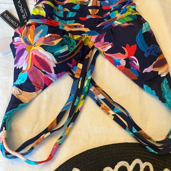 La Blanca Colorful Floral Swimsuit - Classic Sexy - Picture 10 of 11